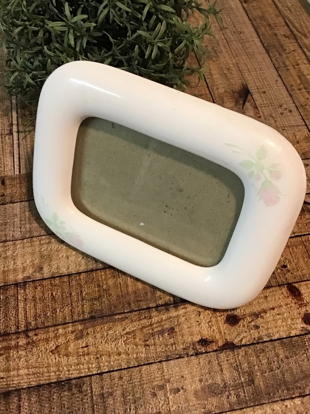 ♥️5/25$ White Ceramic Floral Photo Frame - Soft Pink & Green Accents